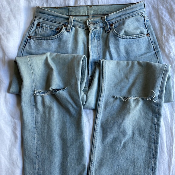 LEVI 501’S LIGHT WASH (aka ur lucky day) distressed straight leg W29 L30 - Picture 7 of 13